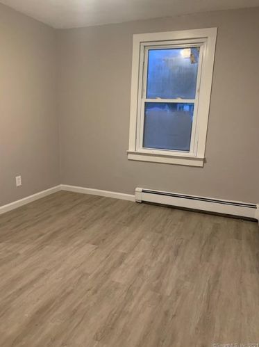 121 Barber St, Windsor CT  06095-4416 exterior