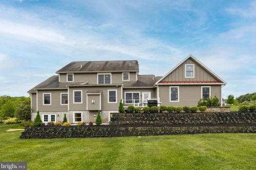 30 Hershey Dr, Pottstown PA 19465-8137 exterior