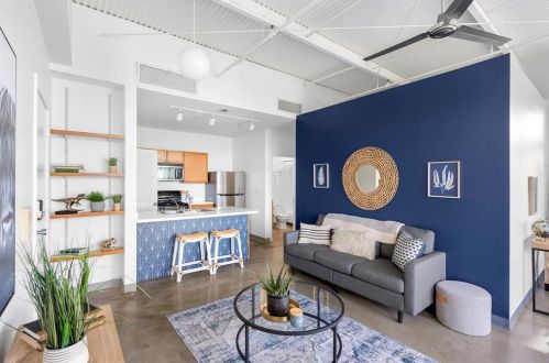 2401 6th St, Austin, TX