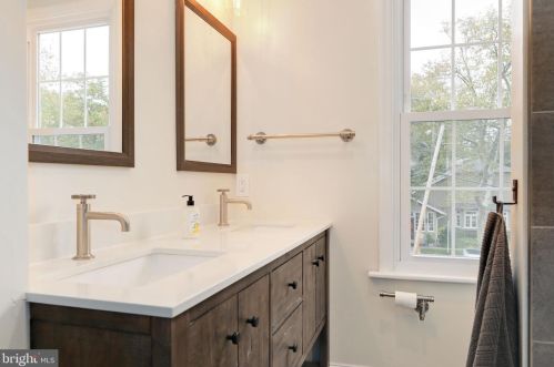 403 Howard St, Riverton NJ 08077-1328 exterior