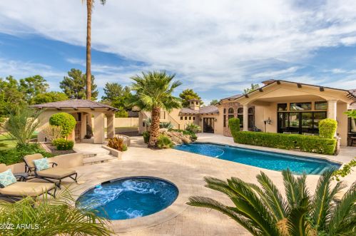 4450 54th St, Phoenix AZ 85018-1905 exterior