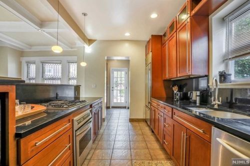 691 Blvd, Union City NJ 07086-6925 exterior