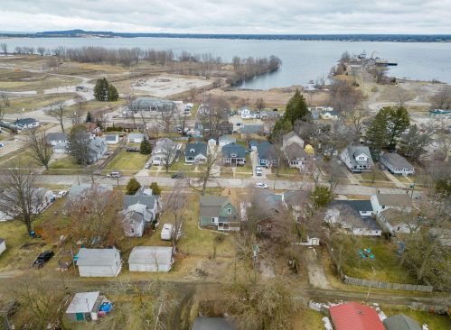 2131 Harrison Ave, Meskegon MI 49441-1490 exterior