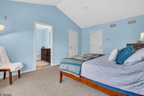 9 Delaney Ct, Bridgewater NJ 08807-5568 exterior