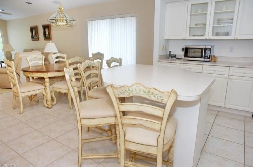 757 93 Ave, Naples FL 34108-2440 exterior