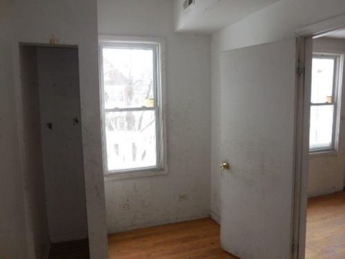 8238 Houston Ave, Chicago IL 60617-2147 exterior