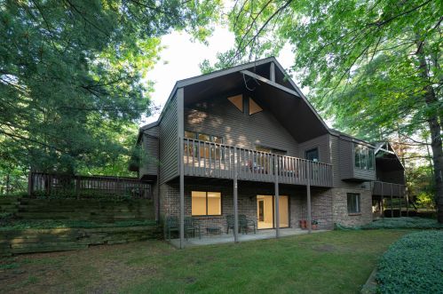 919 Essex Cir, Kalamazoo MI 49008-2349 exterior