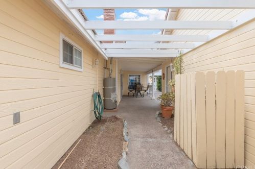 38325 De Portola Rd, Temecula CA 92592-8984 exterior