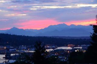 4241 Palatine Ave, Seattle WA  98103-7027 exterior