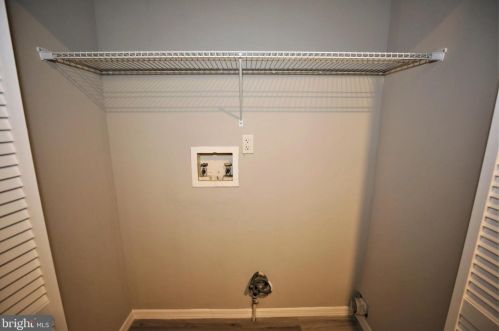 42 Magnolia Ct, Trenton NJ 08648-4828 exterior