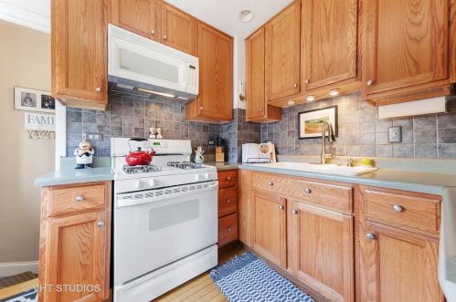 170 Pick Ave, Elmhurst IL 60126-3018 exterior