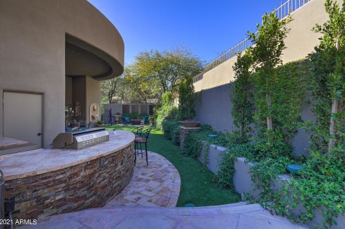 13841 Cyn Dr, Phoenix AZ 85016-2403 exterior