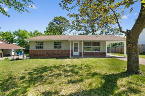 3919 Southern Aire Dr, Saint Louis, MO 63125-4440