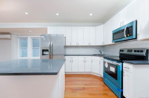 809 Chestnut St, Bronx NY 10467-6504 exterior