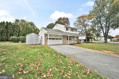 639 Hedgerow Ln, Lancaster, PA 17601-6419