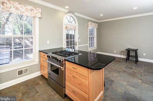 57 Governors Ln, Princeton NJ 08540-3672 exterior