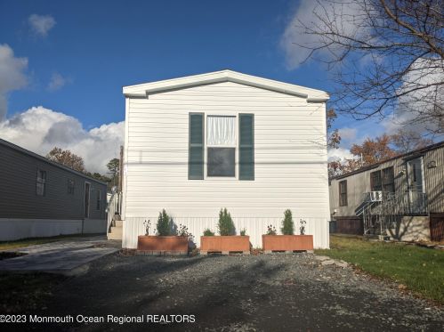 63 1st St, Lakehurst NJ  08759-5639 exterior