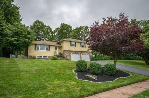 40 Briarwood Dr, Manchester, CT 06040-6924