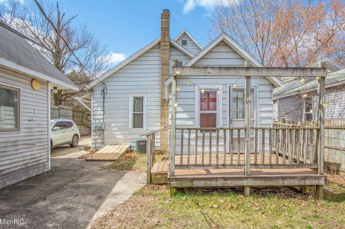 708 Coit Ave, Grand Rapids MI 49503-2737 exterior