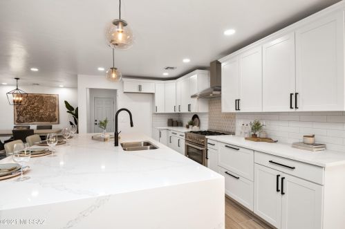 6611 Swan Rd, Tucson AZ 85718-5433 exterior