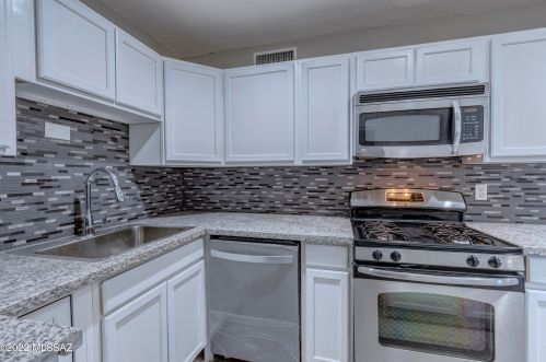 5852 30 St, Tucson AZ 85713-3606 exterior