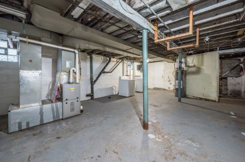 1626 Leolyn St, Pittsburgh PA  15210-3939 exterior