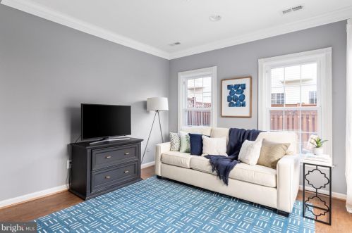 5019 Murtha St, Alexandria VA 22304-8611 exterior