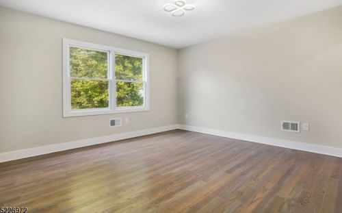 6 Warwick Cir, Springfield NJ  07081-2244 exterior