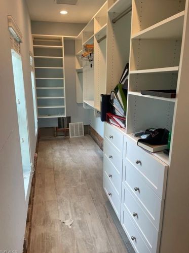 330 Hawser Ln, Naples FL 34102-5031 exterior