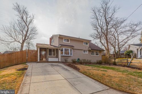 6 Bradley Ct, Rockville, MD 20851-1438