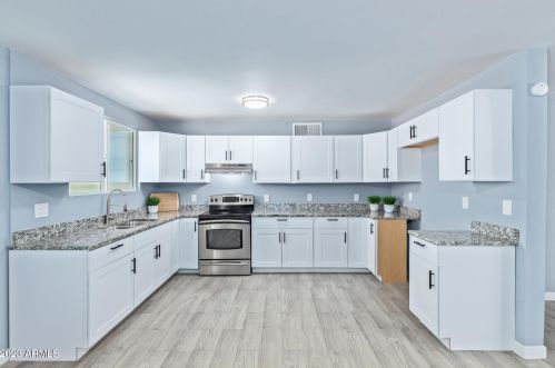 2925 42nd Ave, Phoenix AZ  85019-4323 exterior