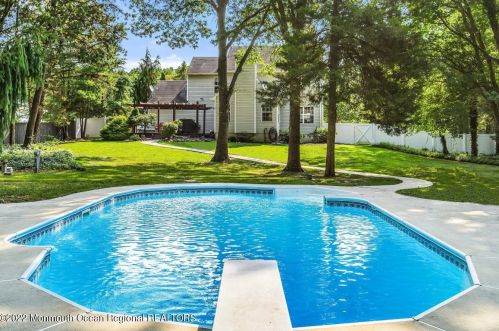 4 Durell Dr, Jackson Twp, NJ 08527-4850