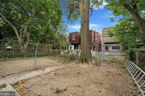 5920 Ellsworth St, Philadelphia PA 19146-2828 exterior