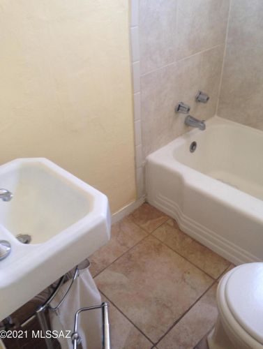 834 Lee St, Tucson AZ 85719-3932 exterior