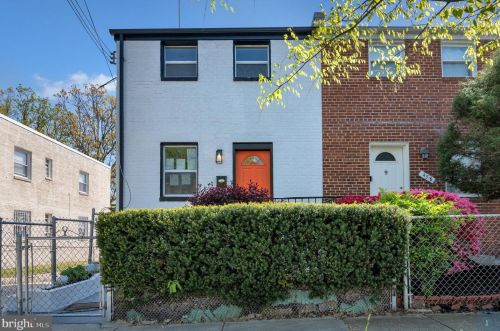 456 Burbank St, Washington DC 20019-4229 exterior