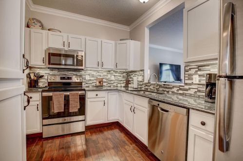 1864 Christensen Ave, Saint Paul MN 55118-2751 exterior