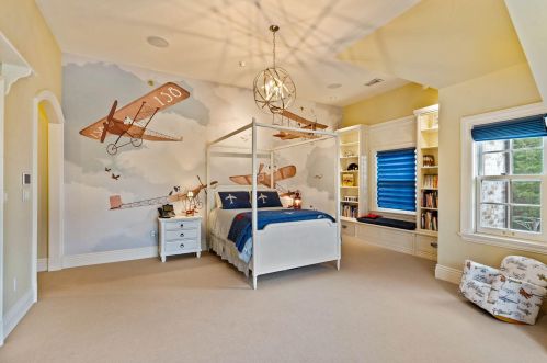 9303 Vly Hl Rd, Milwaukee WI 53217-1039 exterior