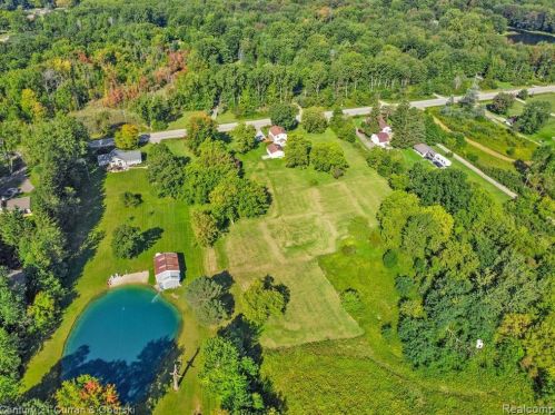 1787 Sashabaw Rd, Brandon MI  48462-9163 exterior