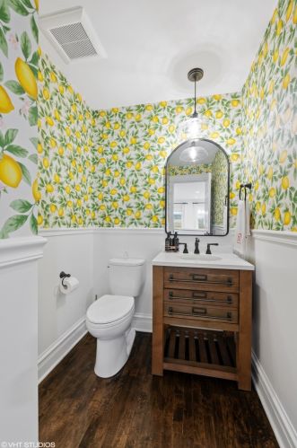 1733 Hoyne Ave, Chicago IL 60647-5541 exterior