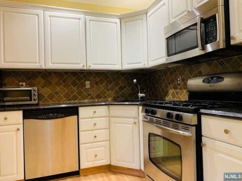 2057 Drake Ct, Mahwah NJ  07430-3804 exterior