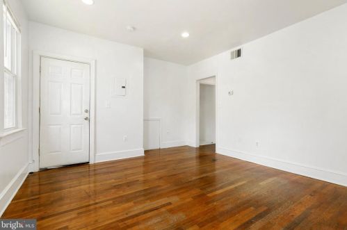 1320 T St, Washington DC 20009-4438 exterior