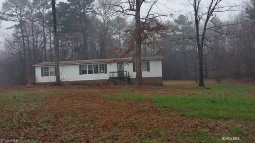 143 Spruce Pines Dr, Uwharie, NC 27371-8394