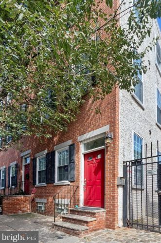 1027 4th St, Philadelphia PA  19123-4900 exterior