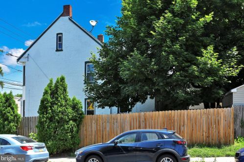 704 Walnut St, Lancaster PA  17602-2435 exterior