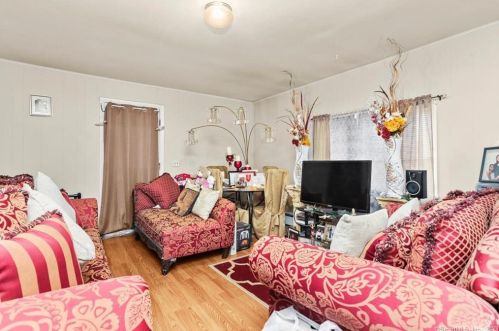 47 Gilbert St, Derby CT 06418-2015 exterior