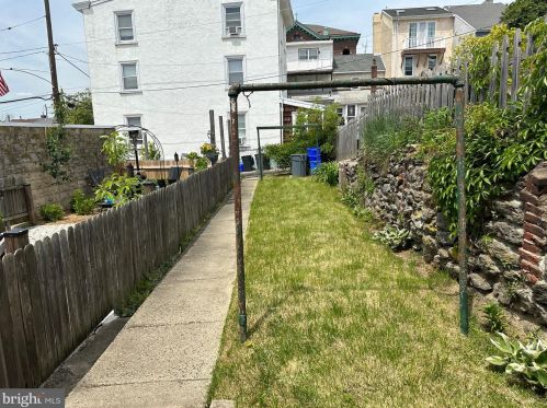 164 Levering St, Philadelphia, PA 19127-1412