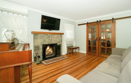 145 Chester St, Valley Stream NY 11580-4210 exterior