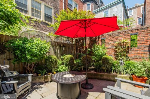 310 16th St, Philadelphia PA  19102-4907 exterior