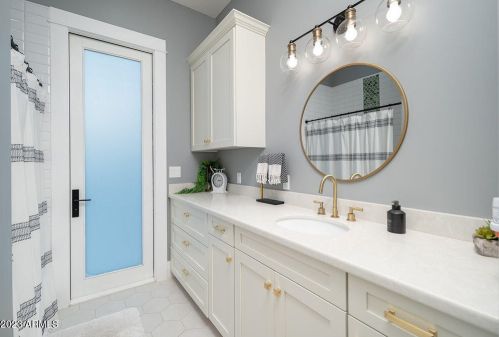 3302 51st St, Phoenix AZ  85018-6612 exterior