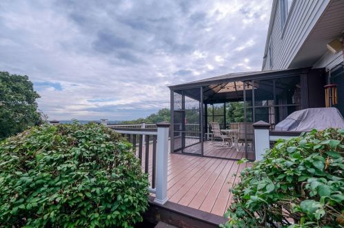 505 Arthur Dr, Moon Twp PA 15108 exterior